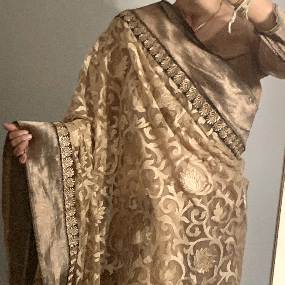 net saree. Blouse is NOT included.